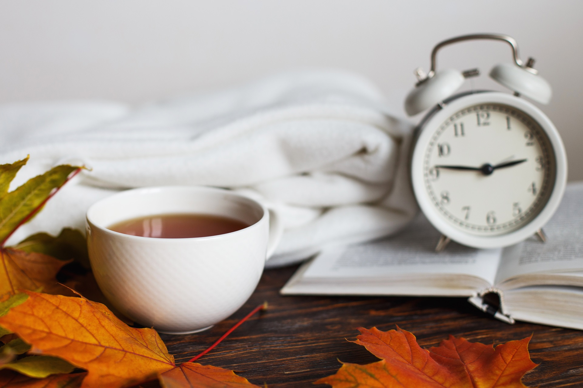 Clock with towel and team - work/life balance